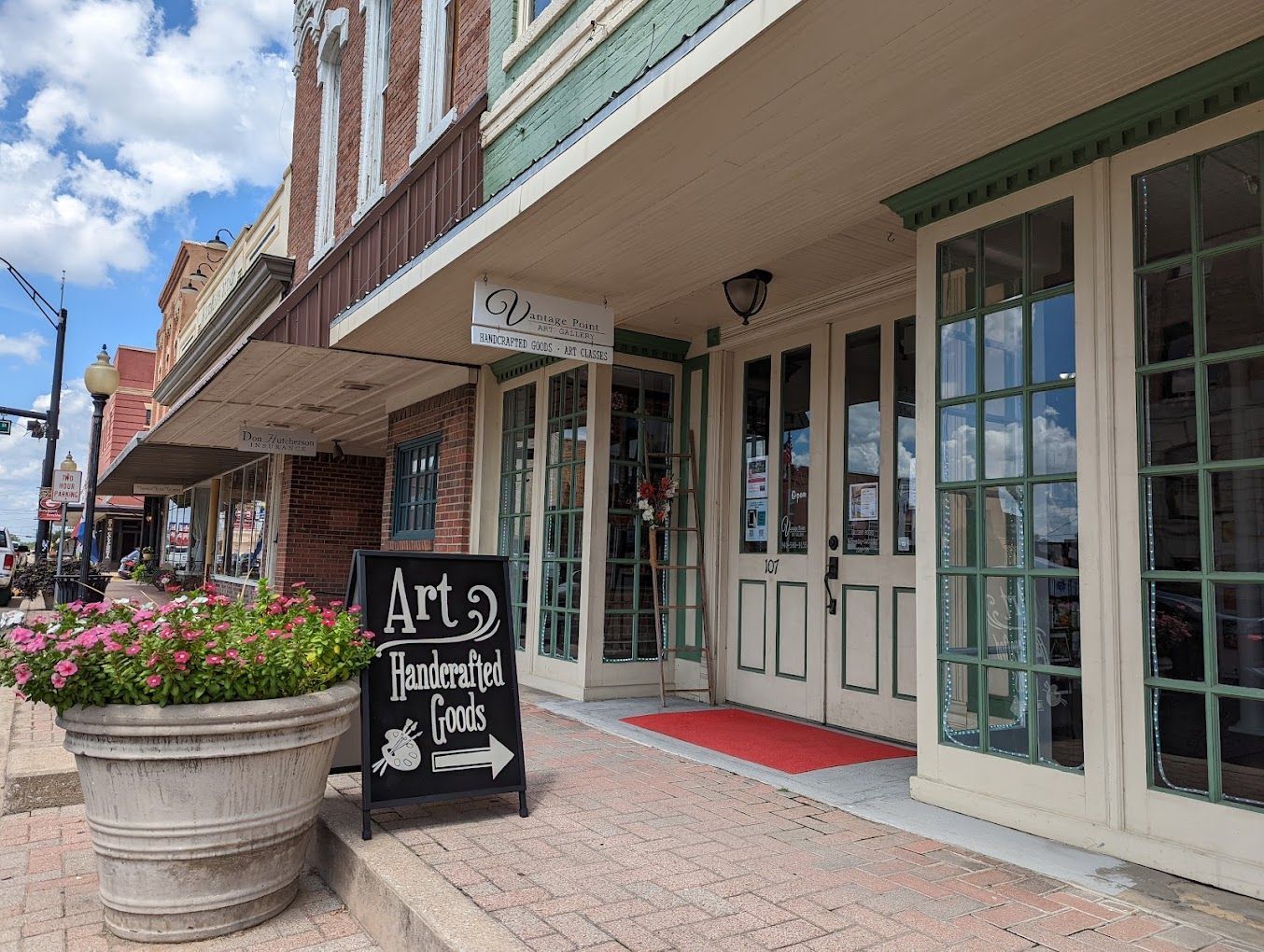 Vantage Point Art Gallery in historic downtown Gainesville, Texas near River of Love Cabins featuring local artwork, paint and sip classes, creative workshops, and hands-on art experiences.