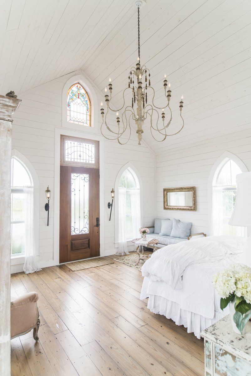 the-white-house-on-the-hill-interior