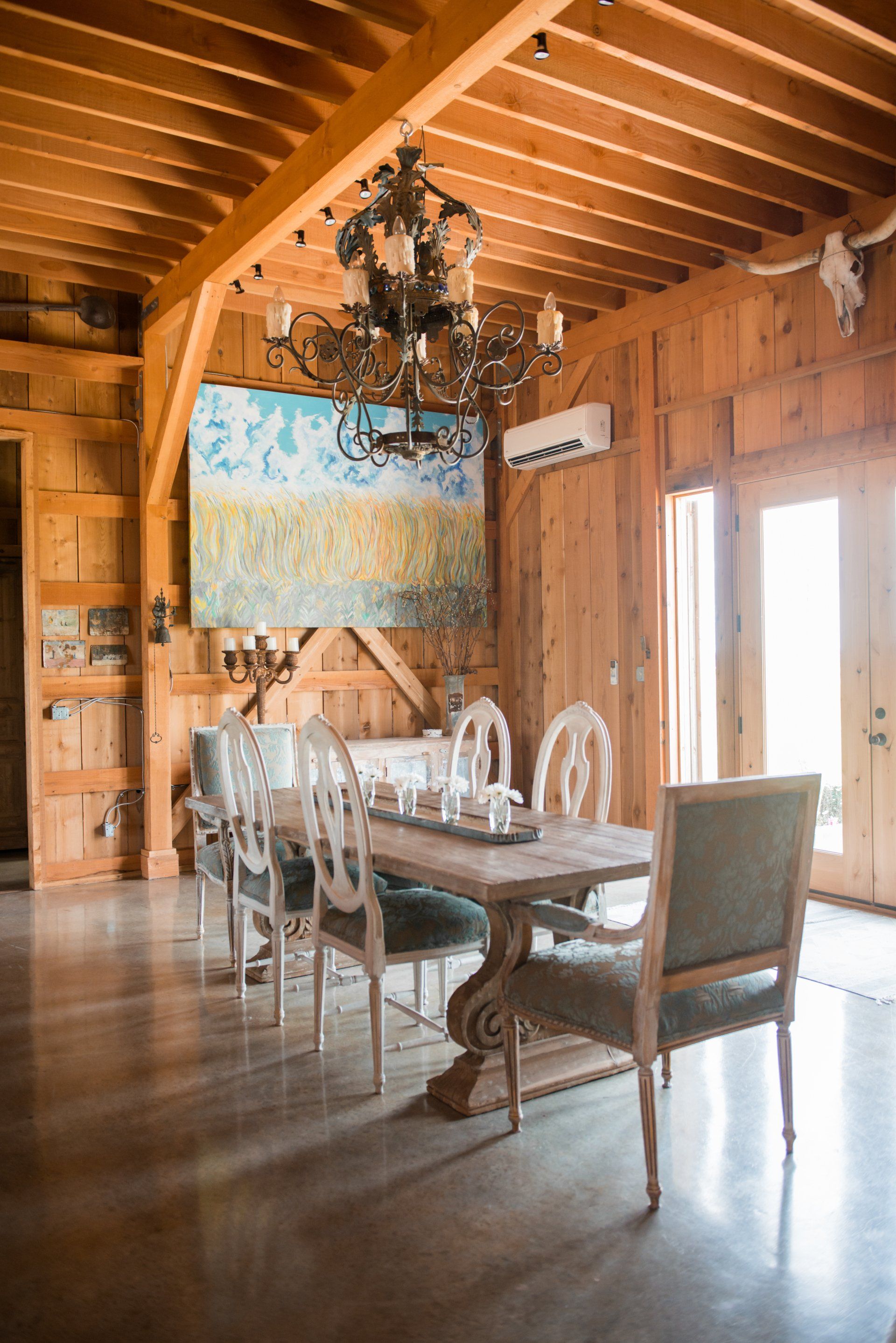 dining-set-in-barn