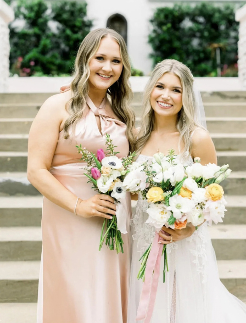 bride and bridesmaids bouquets
