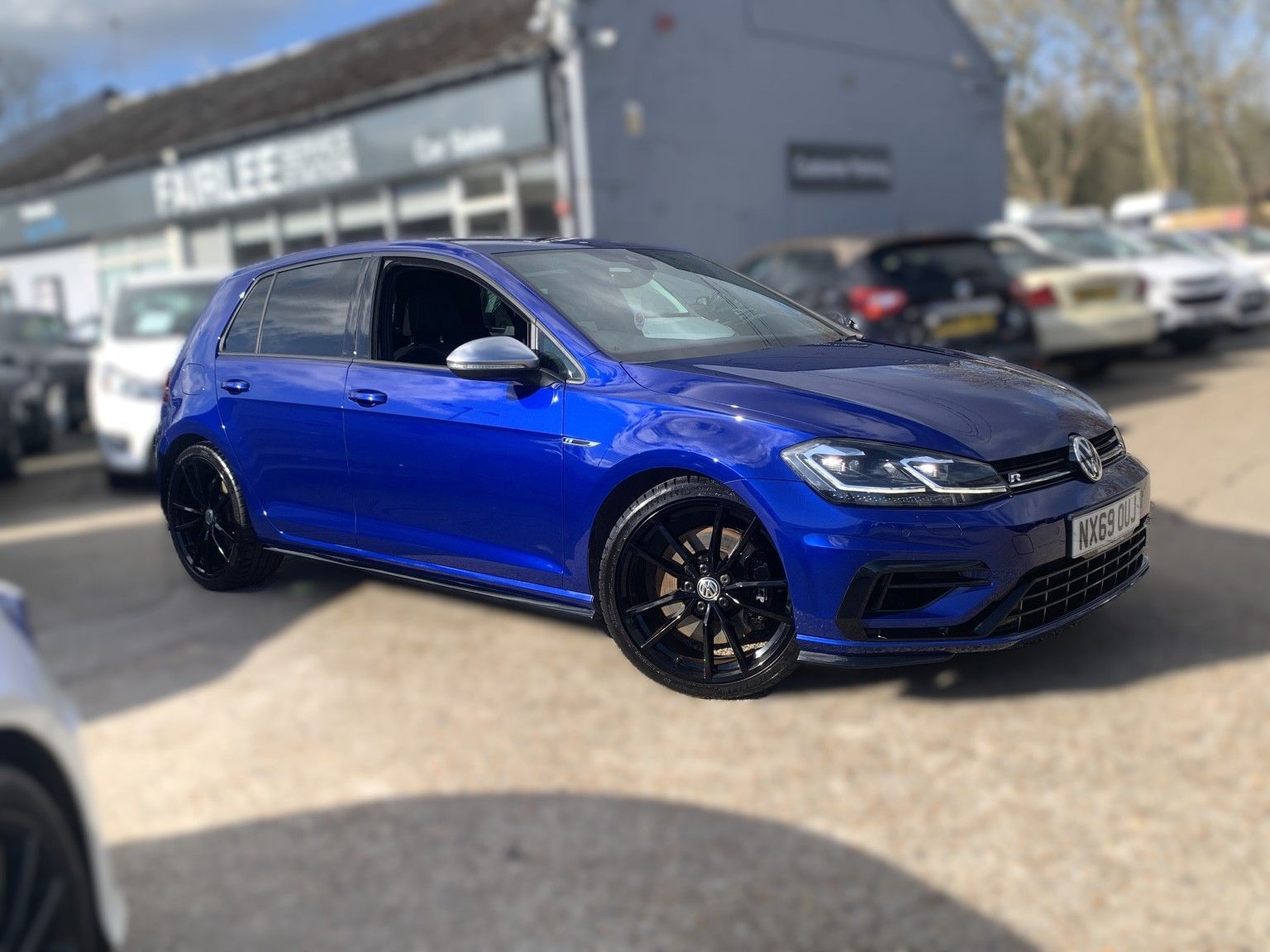 Used car For Sale Isle of Wight VOLKSWAGEN GOLF
Hatchback 2.0 TSI R (2019)
top-tier hot hatch
GOLF R • 300 BHP • DSG • 4MOTION AWD BLUE Colour
2019 VOLKSWAGEN GOLF R 2.0 TSI 300 DSG 4MOTION – 5 DOOR
A top-tier hot hatch delivering serious performance, premium features and all-weather grip.