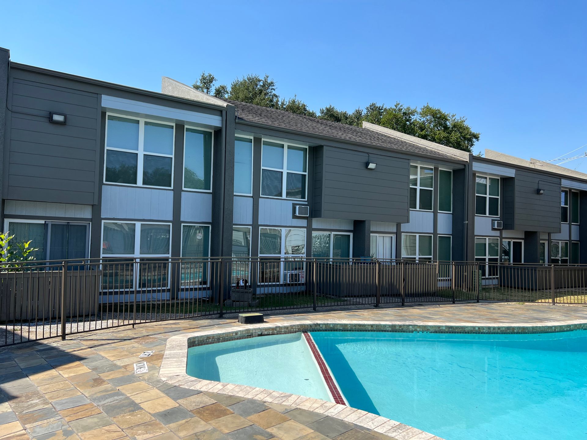 Leaf Hollow Apartments & Twonhomes