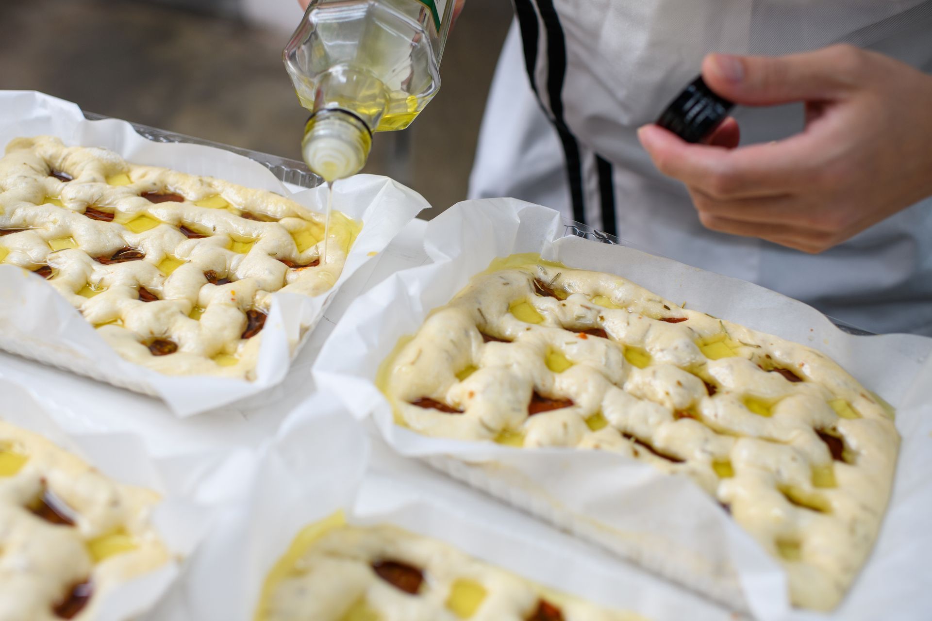 due focacce pugliesi condite con olio extravergine
