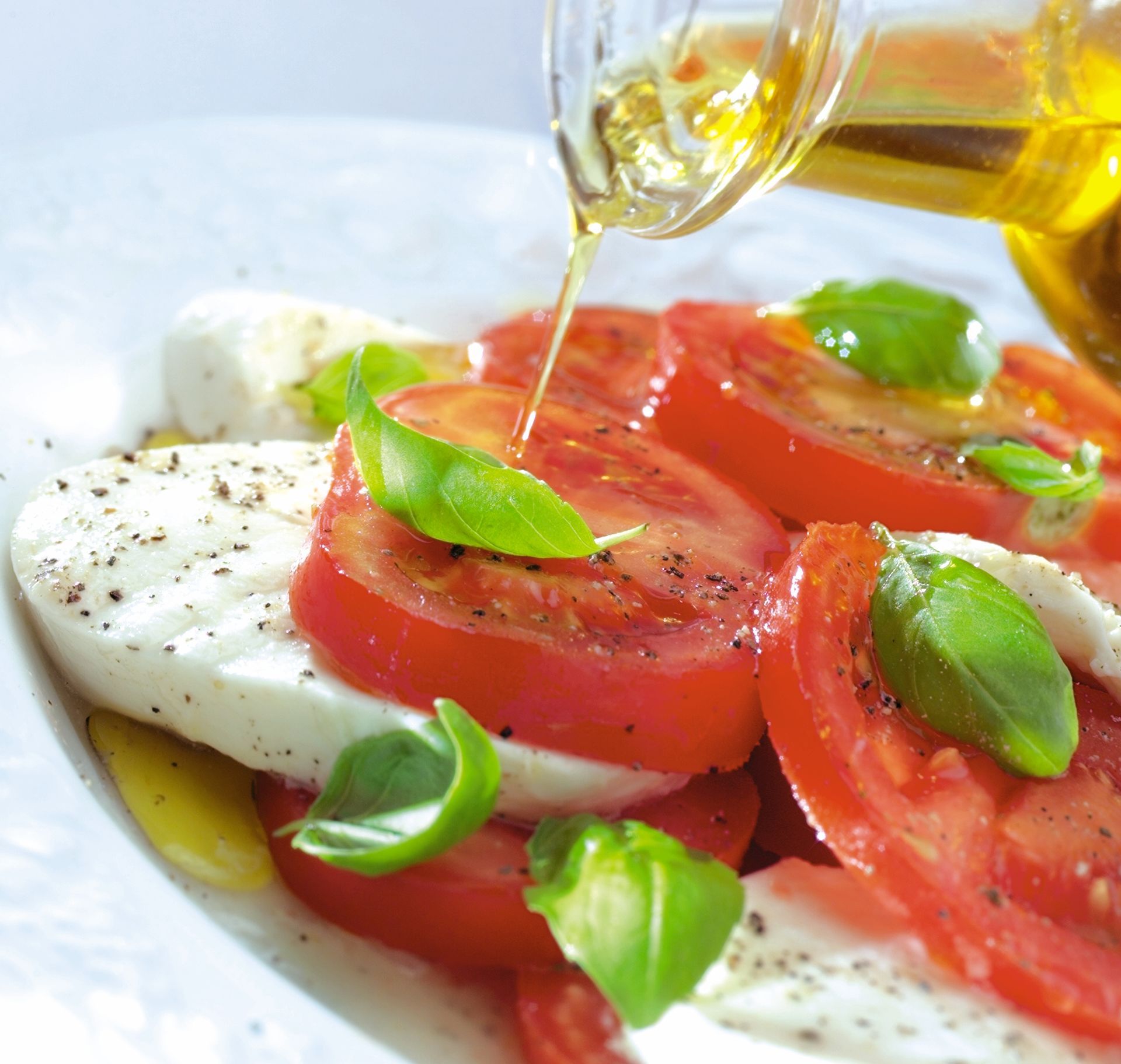 caprese condita con olio di oliva di Puglia