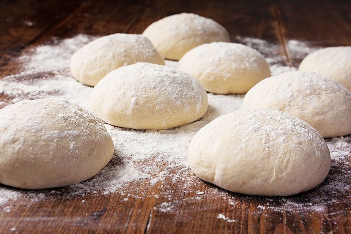 Hausgemachter Pizzateig Restaurant l'Oro di Napoli