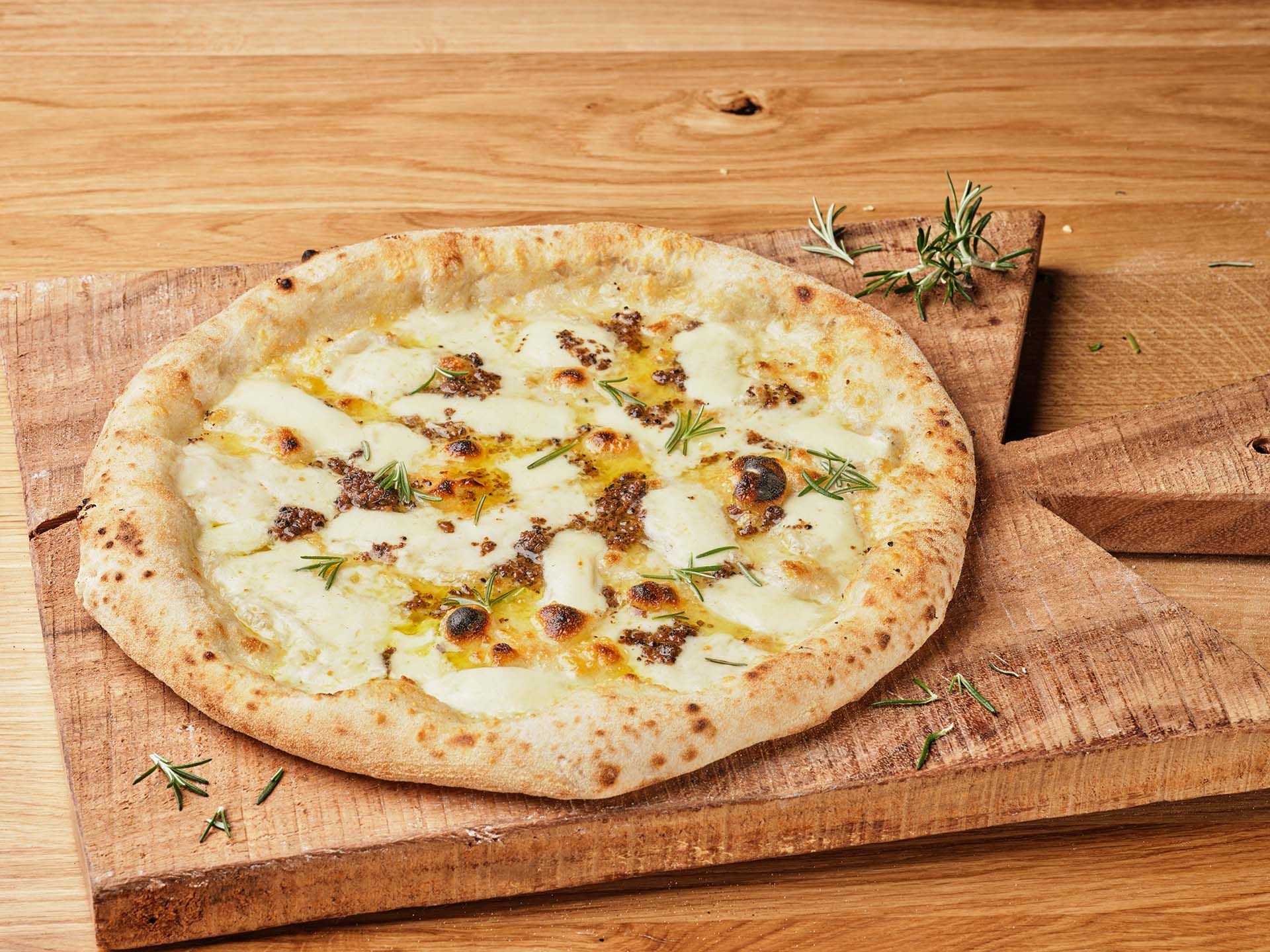 Pizza Binanca Restaurant l'Oro di Napoli