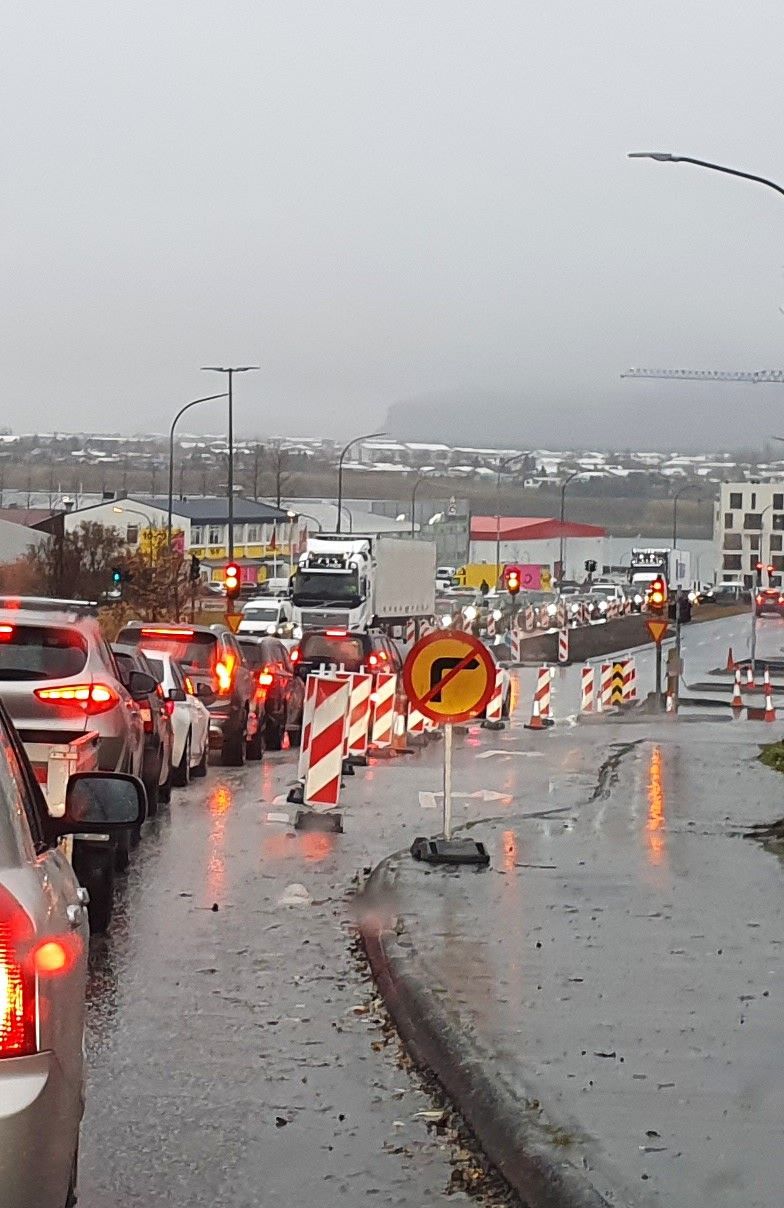 Ábyrgir fyrir afhendingu Keldnalandsins til Betri samgangna ohf.