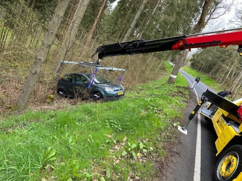 Removing stuck vehicle in preparation for towing, recovery and salvage