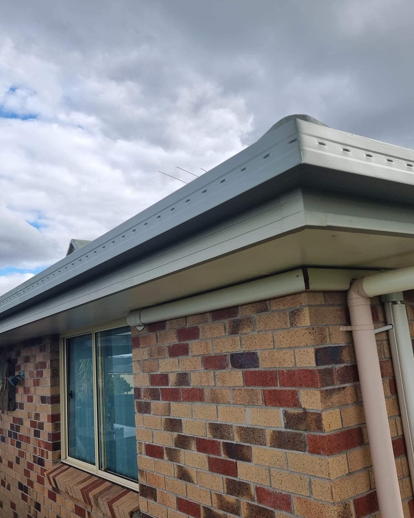 Roofer Repairing Gutter - Roof Painting in Gold Coast, QLD