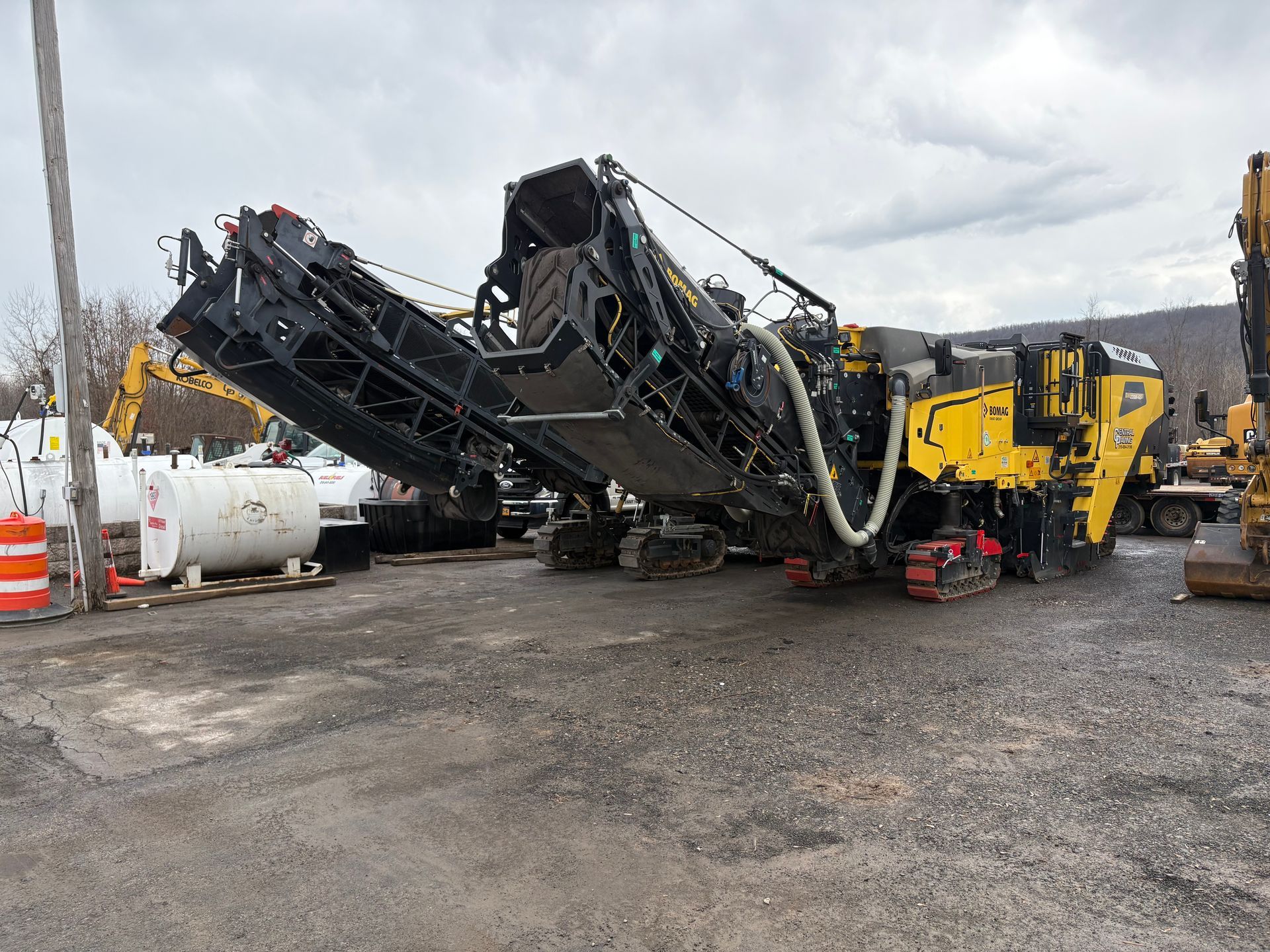 Large Cold Planer
