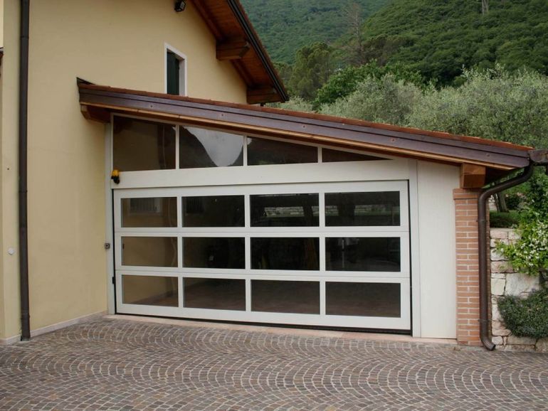 garage con vetrate