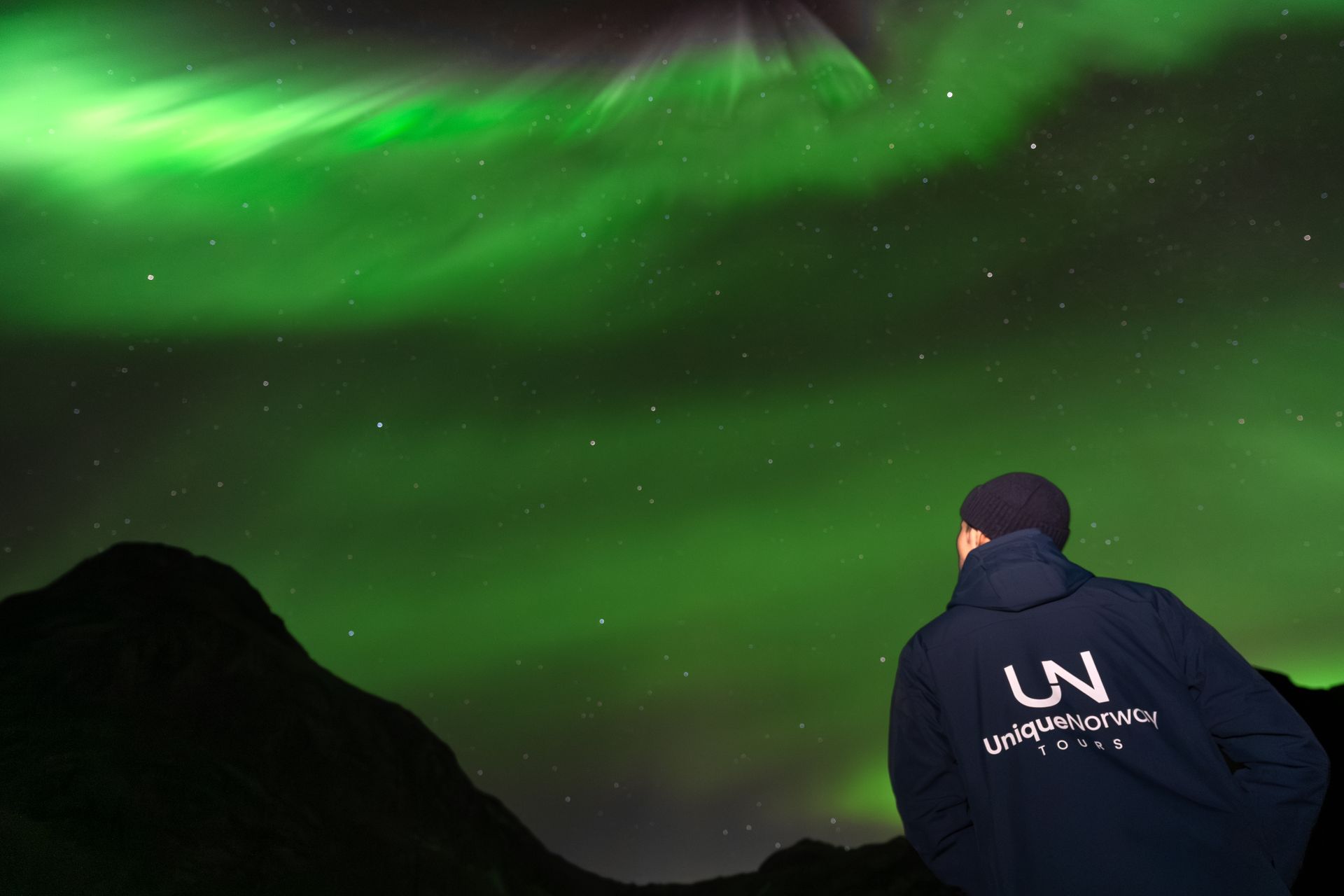 特罗姆瑟山脉上的极光 | Unique Norway 极光之旅