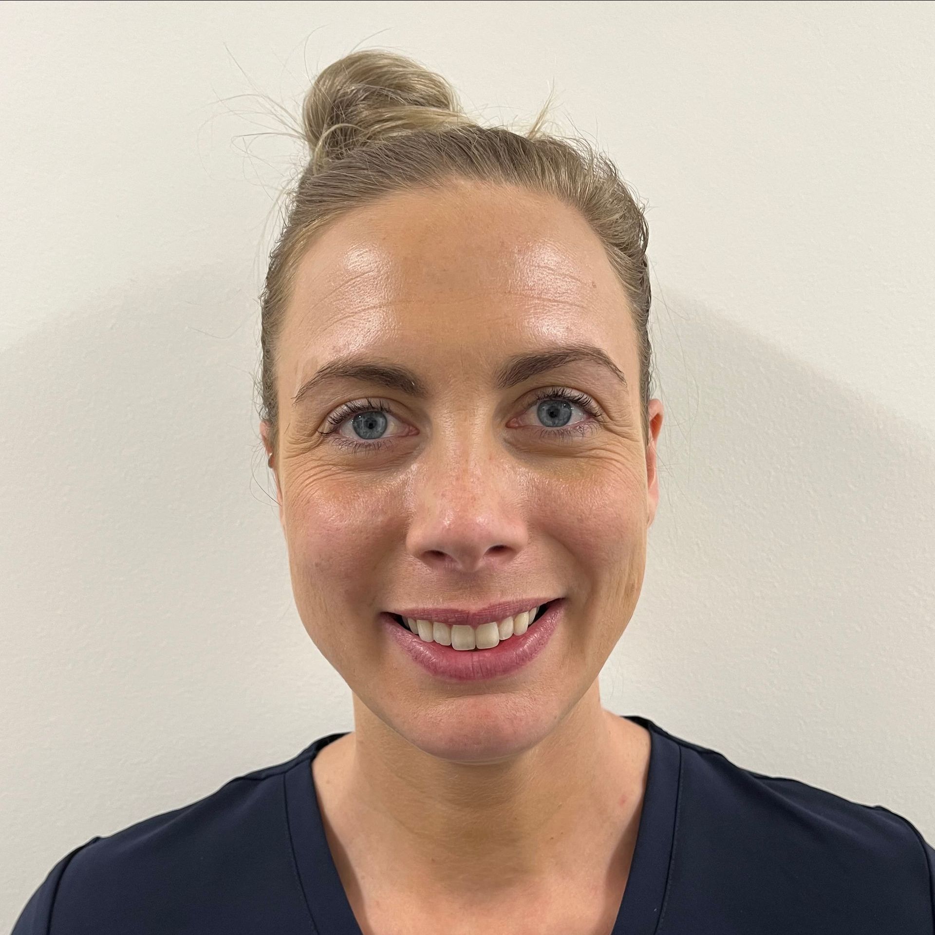 Chloe Lyons - Head Shot
