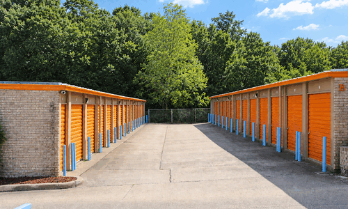 Drive-up storage units at Stinger Storage Shawnee on S Shawnee Blvd in Jackson, MO