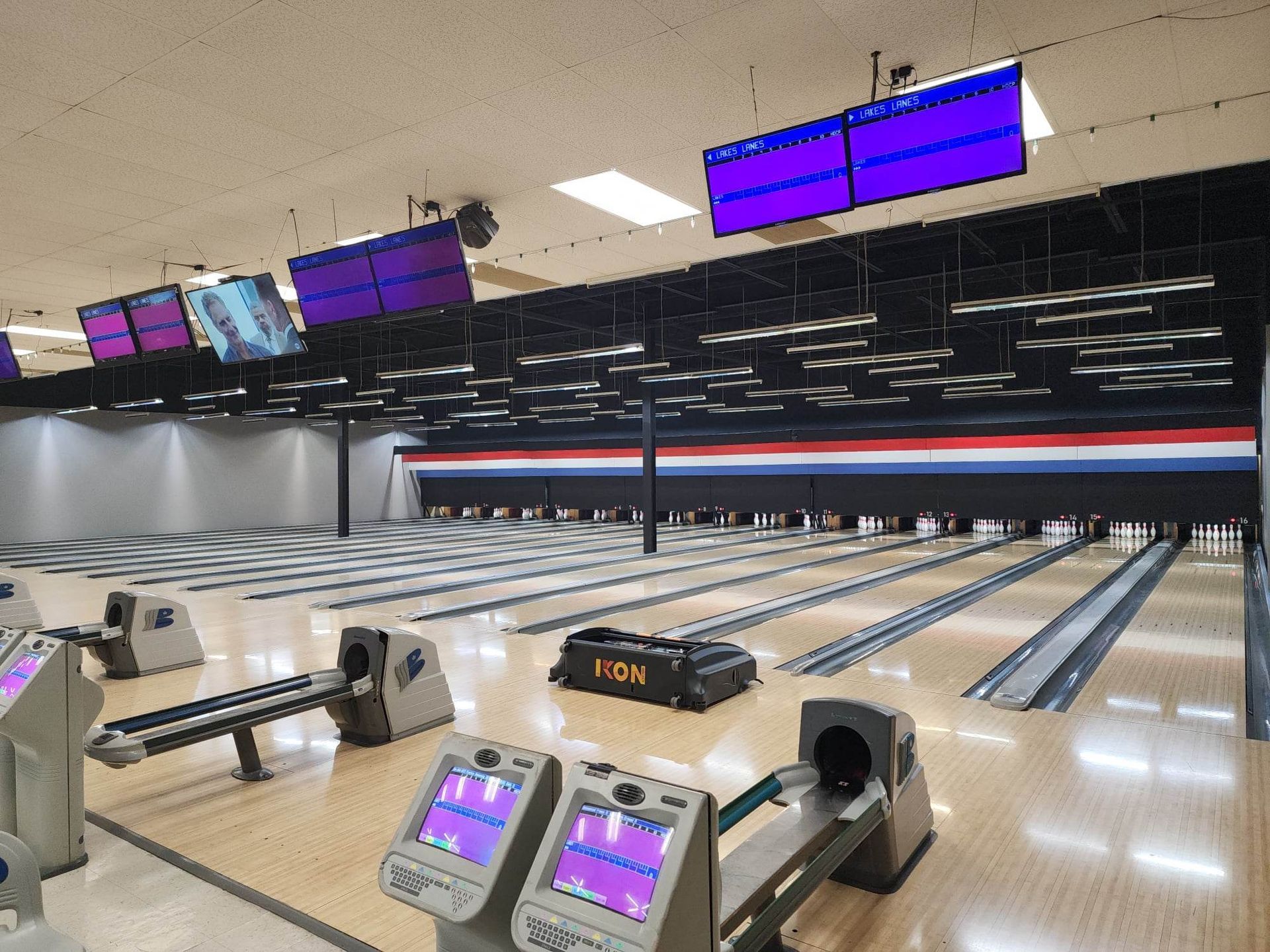 16 lanes of bowling with fresh oil and modern lane machine