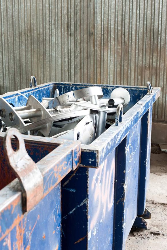 containers con scarti metallici
