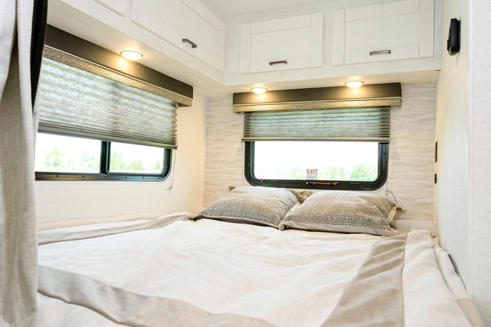 6237LE interior — 3
