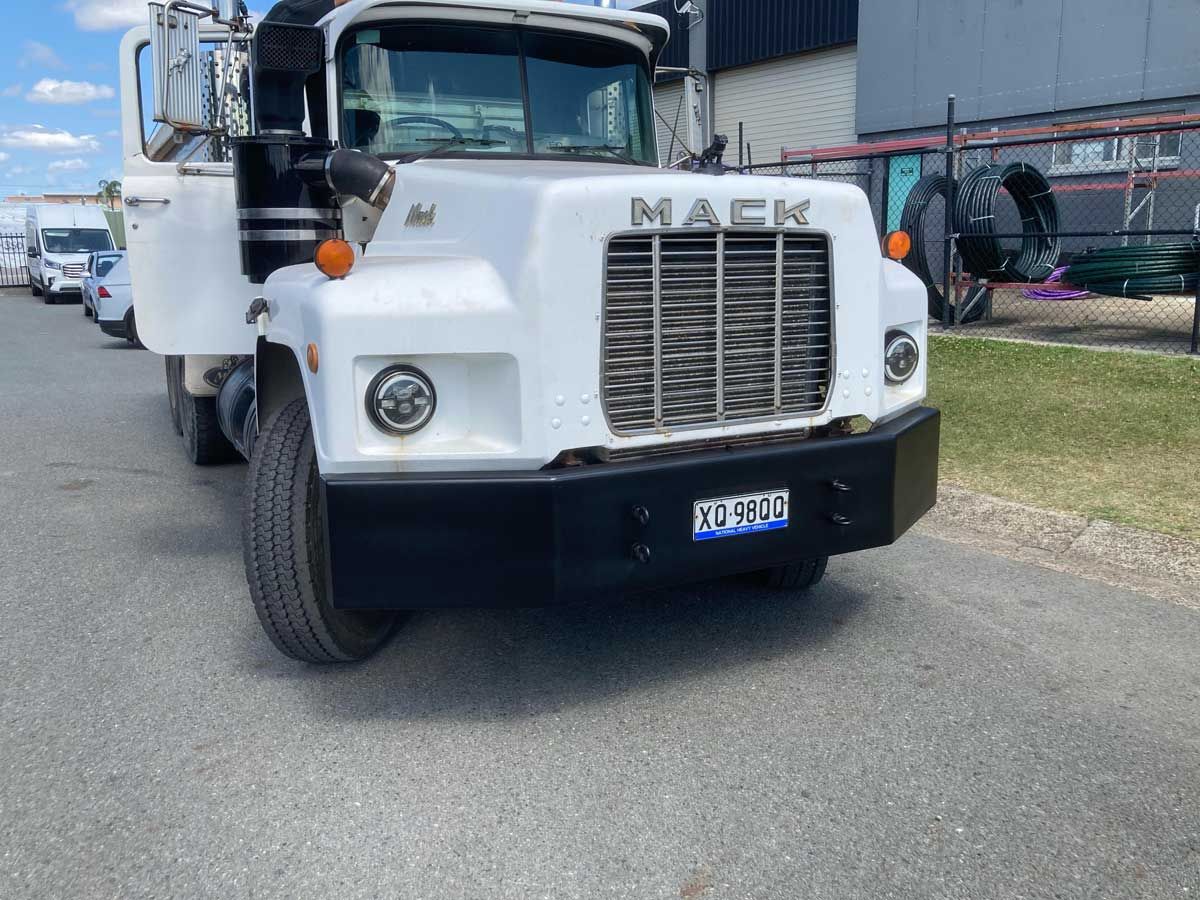 Heavy Duty Bumper with Hinging Number Plate 1