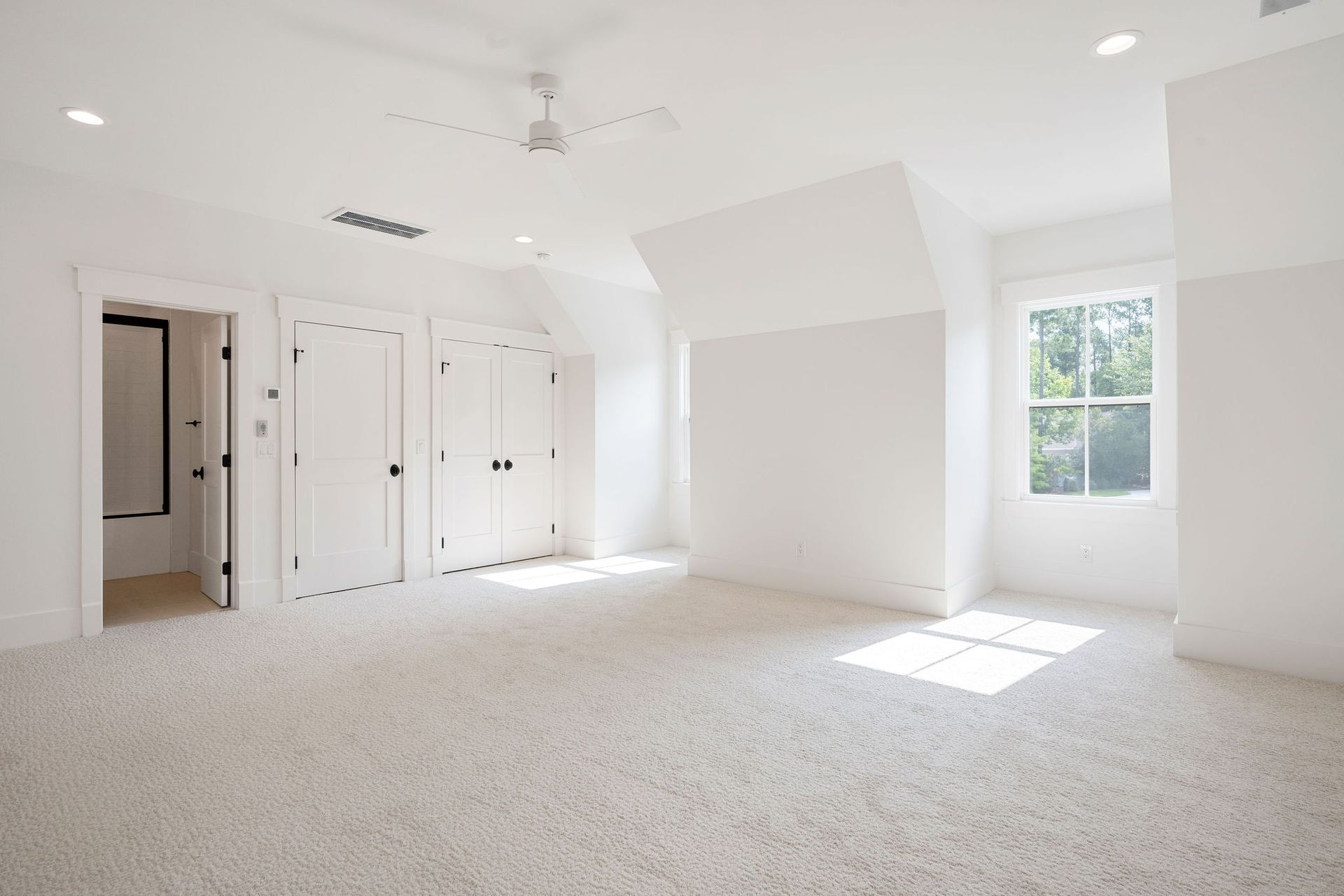 Hampton Lake Contemporary Stucco Custom Home Kendrick Design-Build Bluffton South Carolina