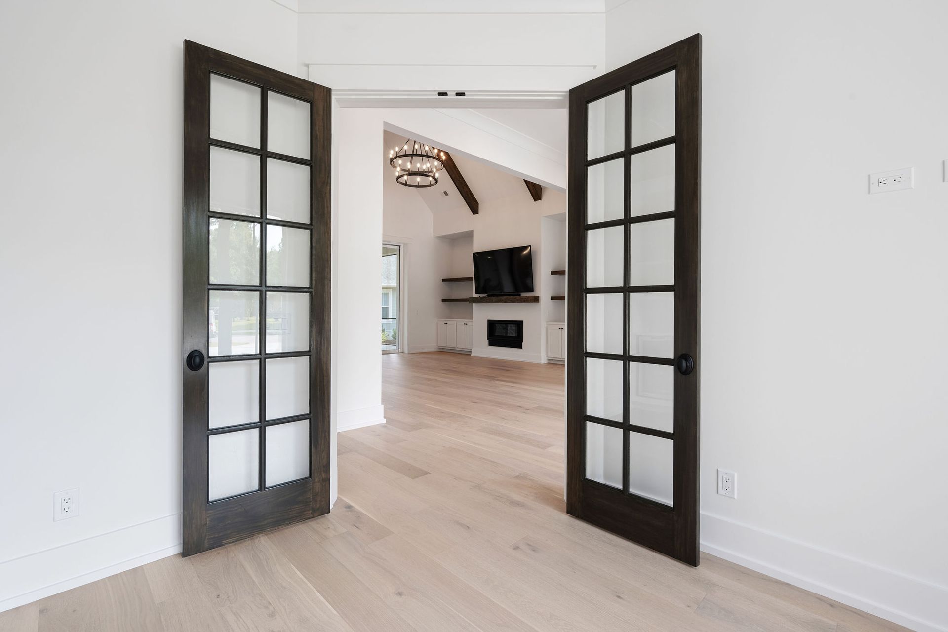 Hampton Lake Contemporary Stucco Custom Home Kendrick Design-Build Bluffton South Carolina