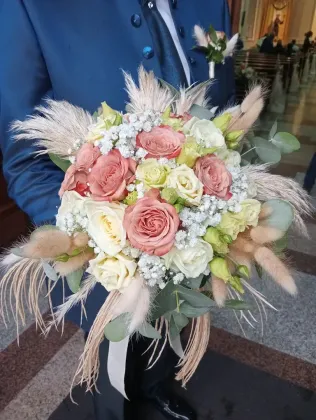 Bouquet aperto e voluminoso