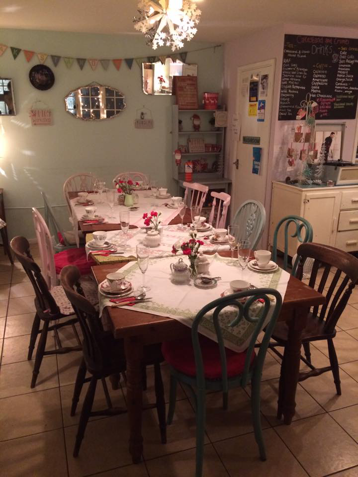 Cakes Ampthill Cakestand & Crumb