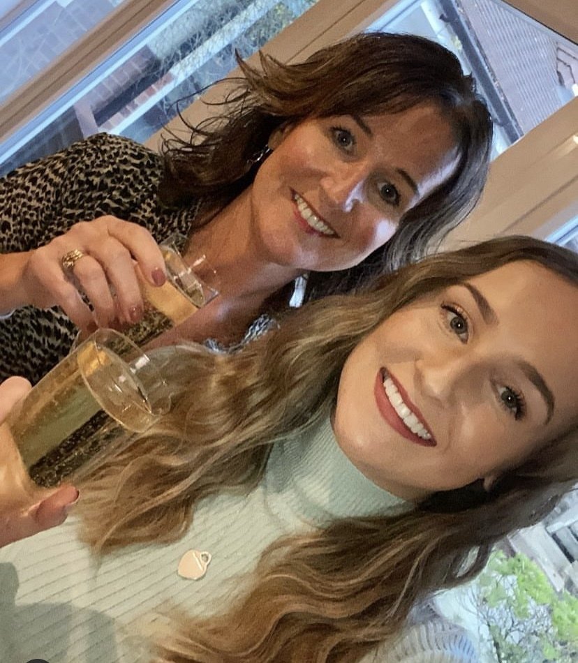 Vintage café Ampthill Cakestand & Crumb