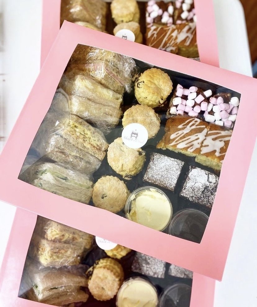 Cakes Ampthill Cakestand & Crumb