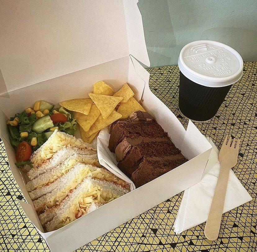 Cakes Ampthill Cakestand & Crumb