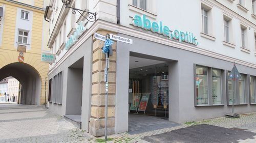 Uzstraße 28, historisches mehrgeschossiges Gebäude