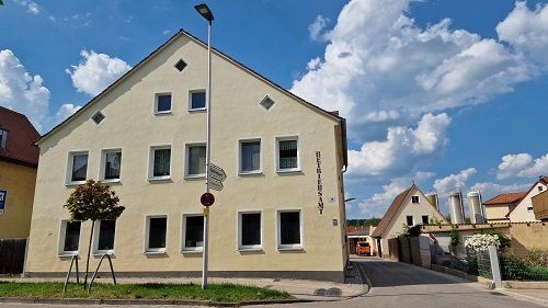 Hospitalstraße 26 Hospitalstraße 26, 3geschossiges Gebäude, daneben Hofeinfahrt