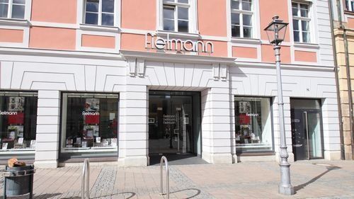 Martin-Luther-Platz 8, mehrstöckiges historisches Gebäude