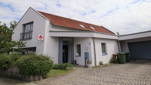 Am Hirtenfeld 18, Wohnhaus mit Praxis