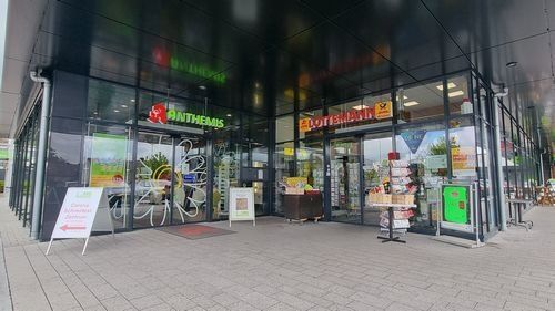Postfiliale beiRetticenter, Zugang von Parkplatz