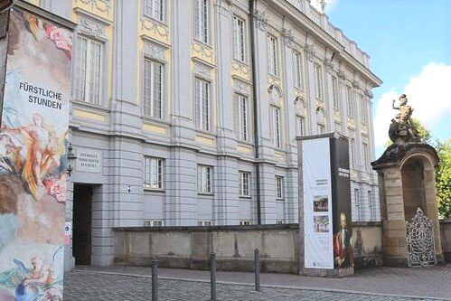 Residenz Ansbach, Eingang mit Torhaus. Residenz Ansbach, Eingang mit Torhaus.
