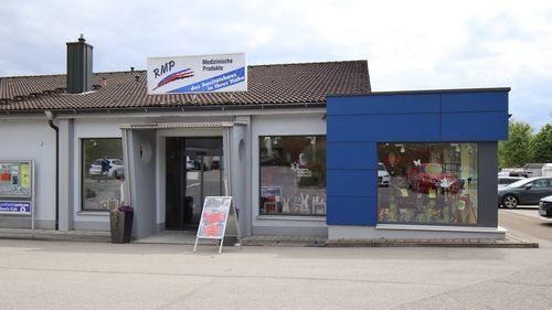 RMP Eyber Straße 74, einstöckiges Gebäude, davor Parkplatz