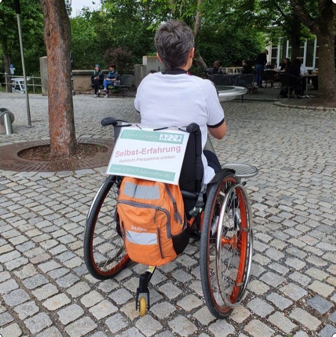 Person im Rollstuhl bei Selbsterfahrung