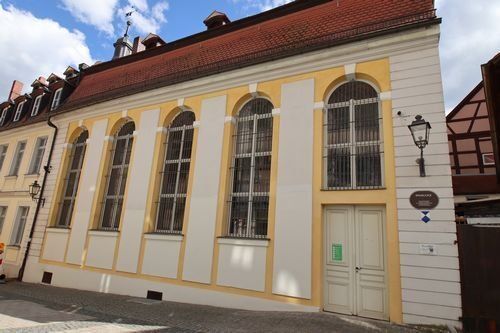 Synagoge Ansbach. Hohes eingeschossiges Gebäude. Synagoge Ansbach. Hohes eingeschossiges Gebäude.