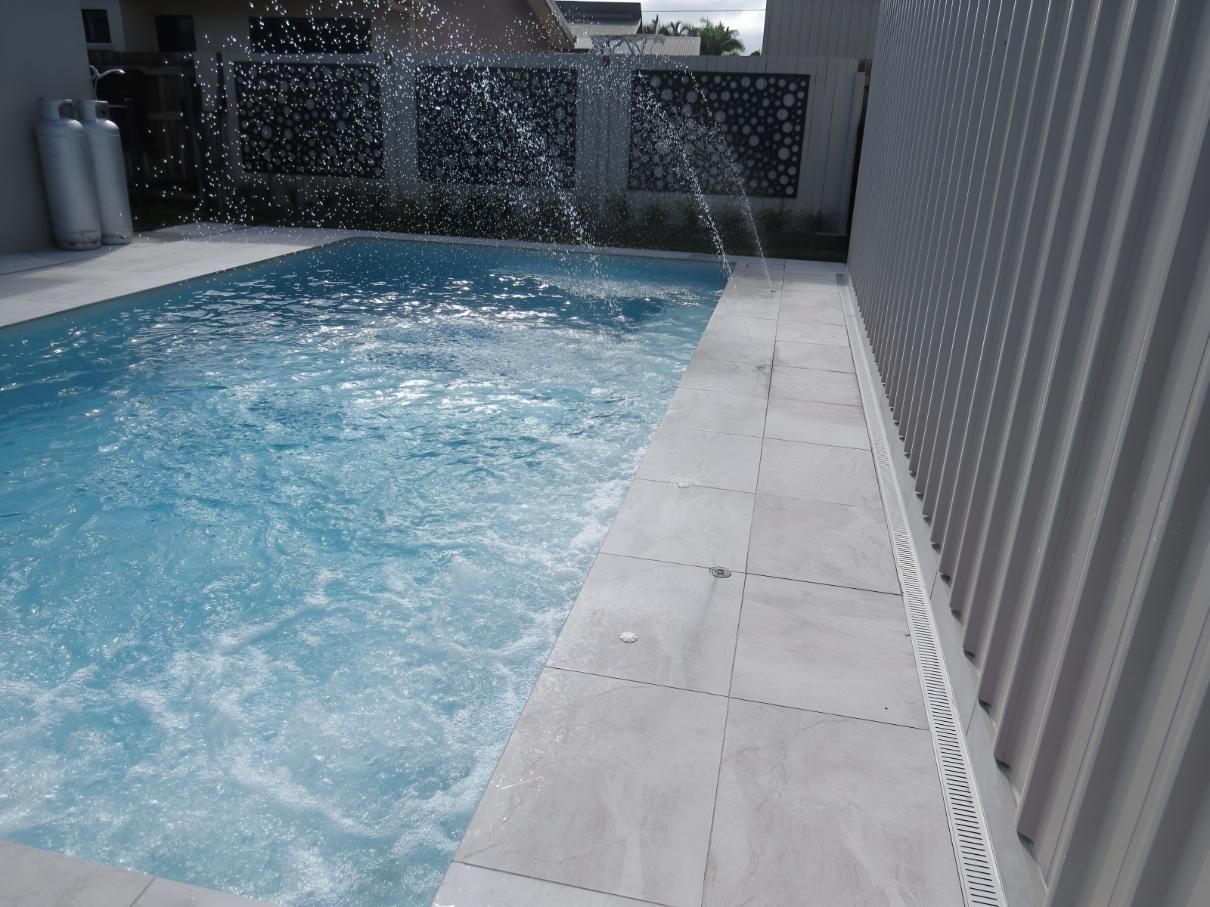 A Swimming Pool With A Fountain In The Middle Of It — Doug Allen Pools In Beaconsfield, QLD