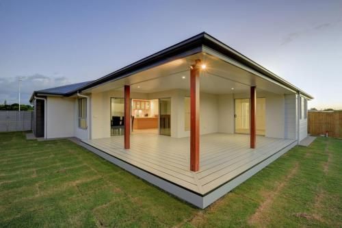 Modern Single-Story House with A Covered Wooden Deck — Bundy Homes in Bundaberg North, QLD