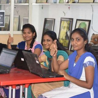 What do students get from Team Everest - Volunteering Opportunities