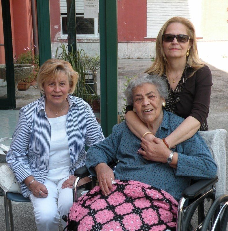 Famiglia con anziana
