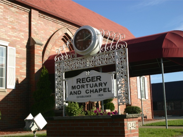 A sign for the reger mortuary and chapel