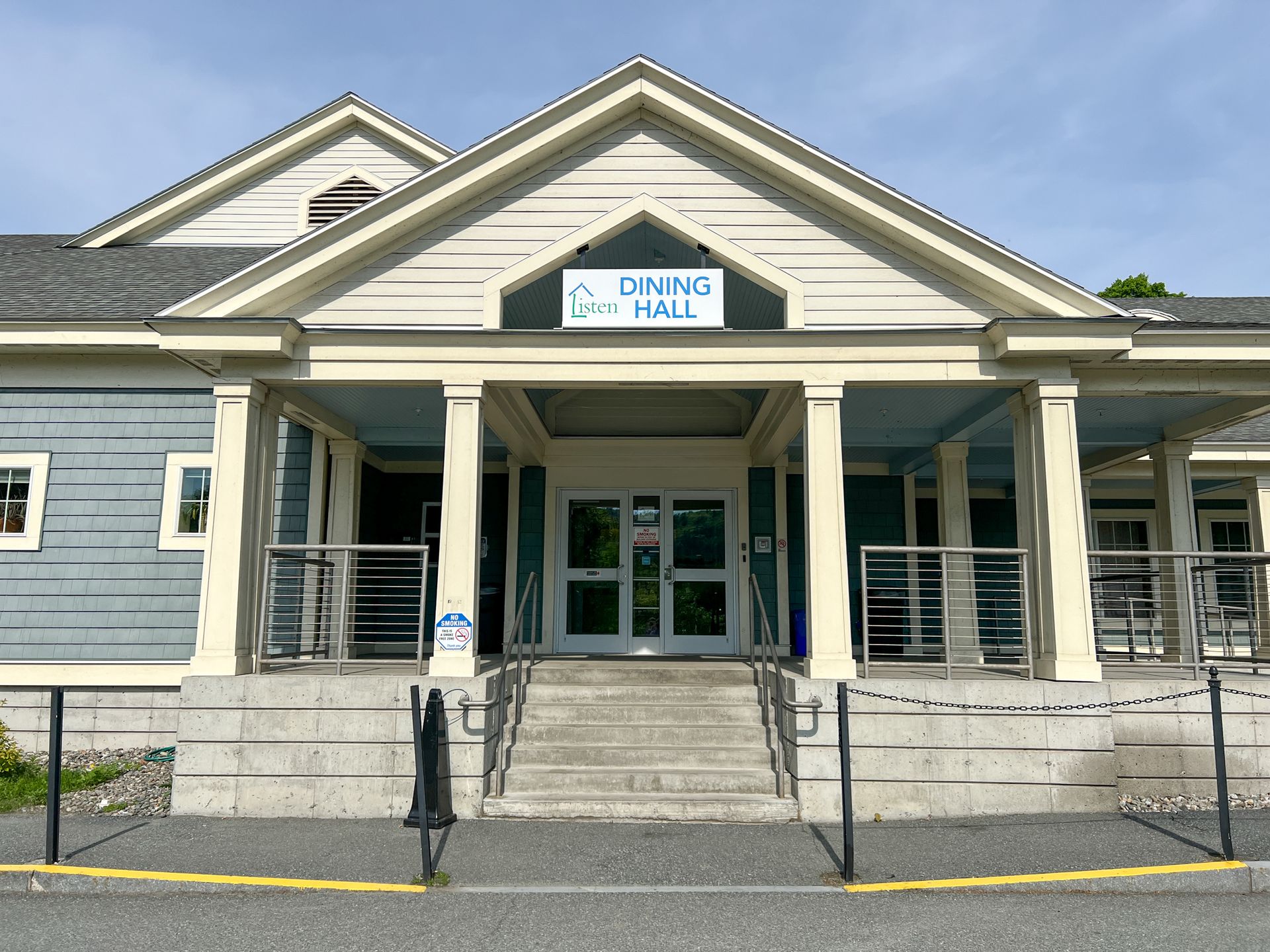 A building with a sign that says dining hall on it