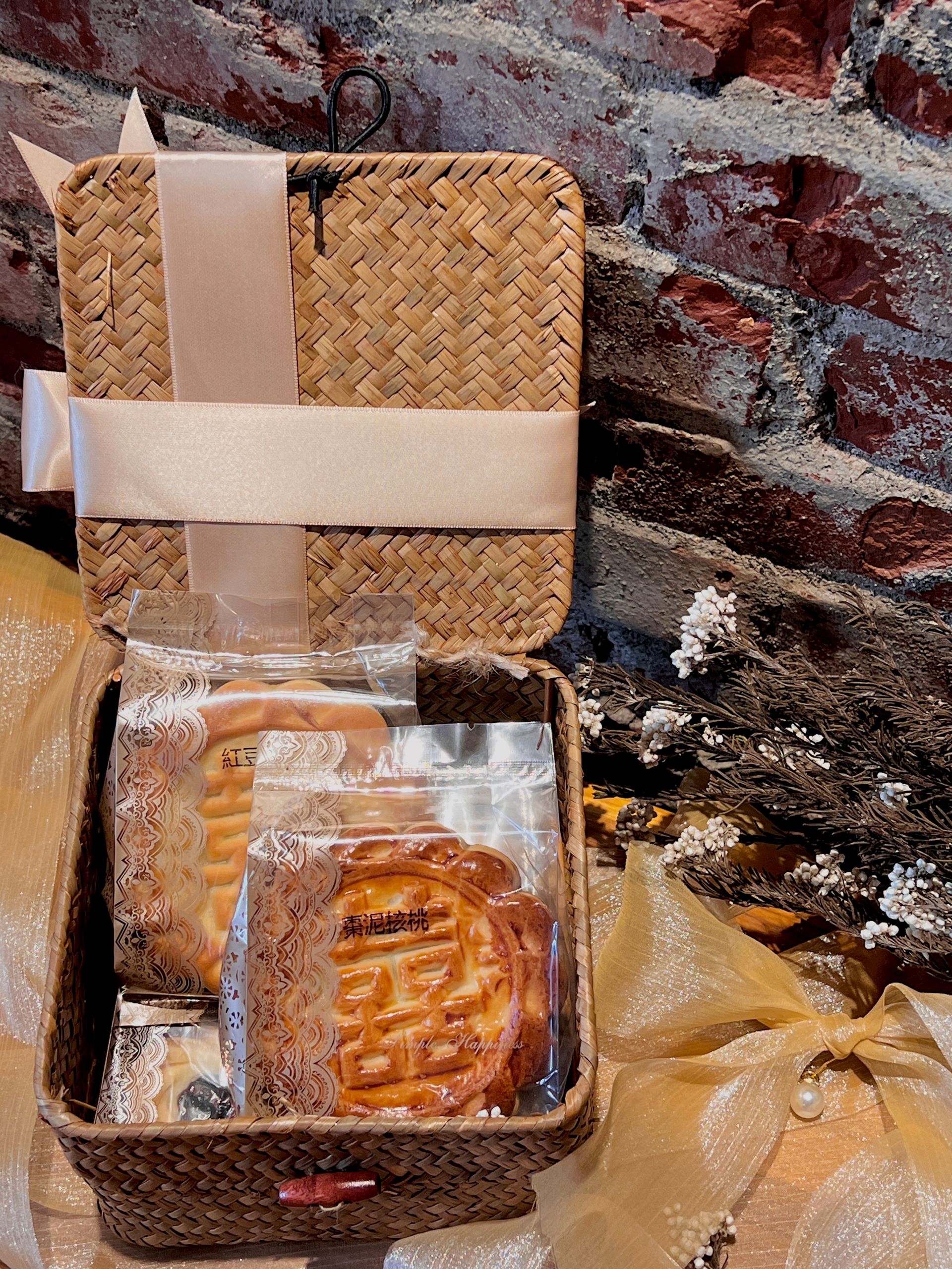 韓系精緻：中西合併喜餅禮盒（緞帶顏色可選/珍珠藤籃/附透明韓系透明手提袋）