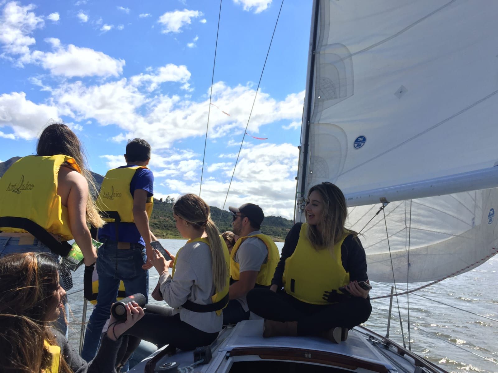 PASEOS EN VELERO