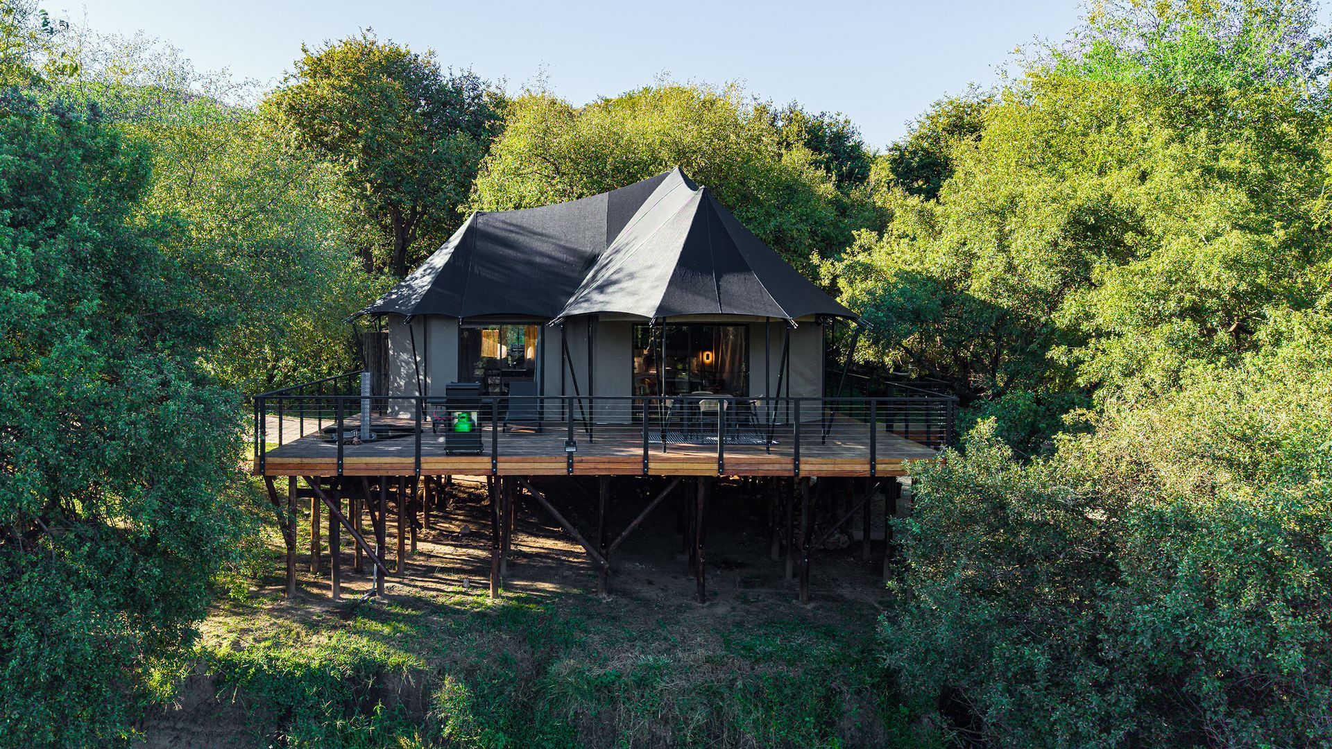 Edge of the Crator - Luxury riverfront tents overlooking the Vaal river