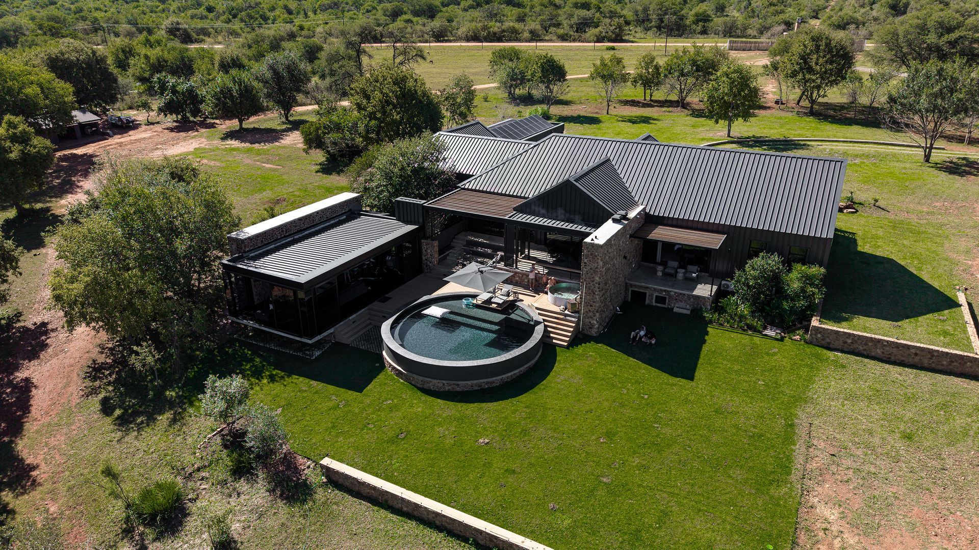 Edge of the Crator - Luxury Main Villa overlooking the Vaal river.
