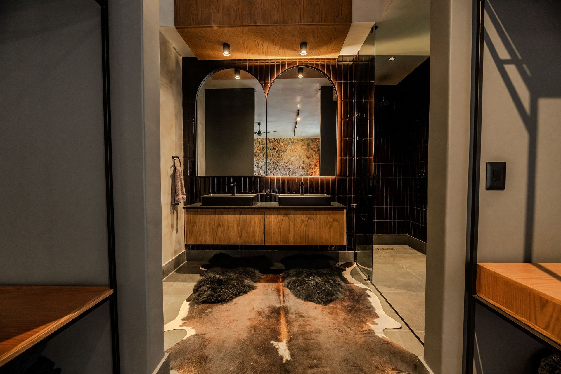 Edge of the Crator - Luxury Main Villa interior overlooking the Vaal river.
