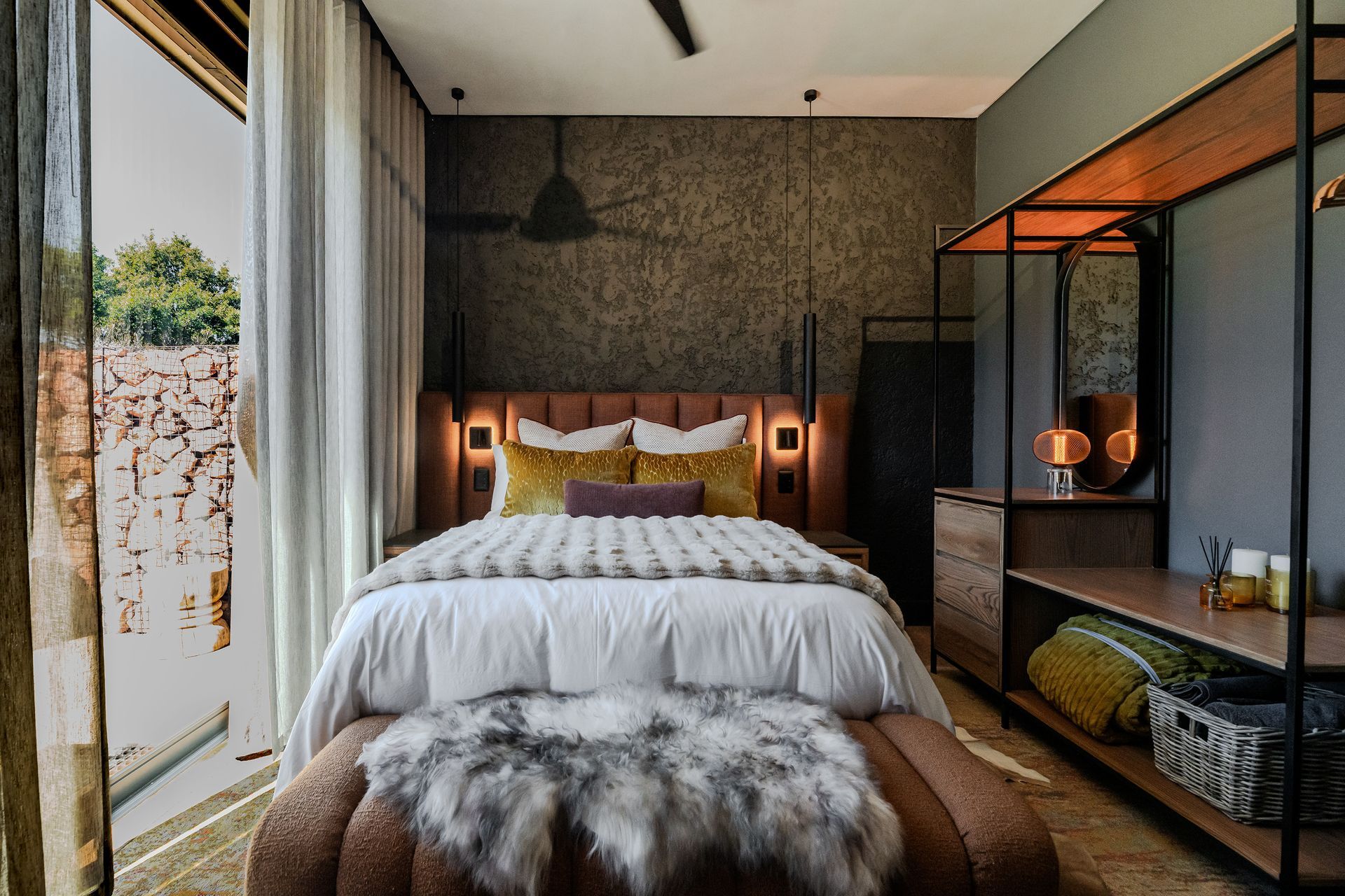 Edge of the Crator - Luxury Main Villa interior overlooking the Vaal river.